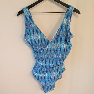 L.L. Bean Women's Blue Ikat One Piece Swimsuit UPF50 Size 10